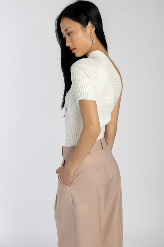 AERON ZERO301 Short Sleeve One Shoulder Top in Creme