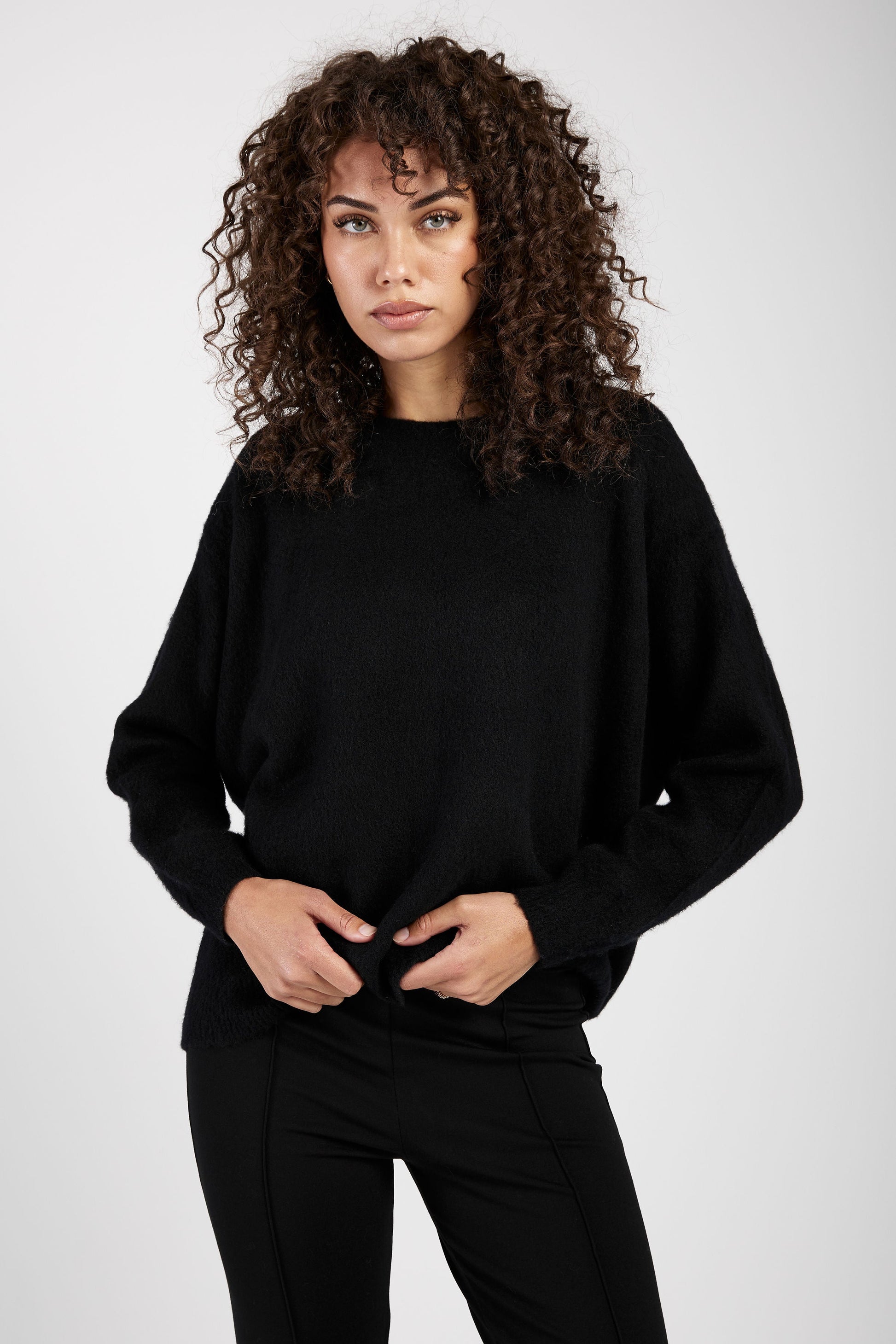 AVANT TOI Carded Cashmere Pullover Sweater in Nero