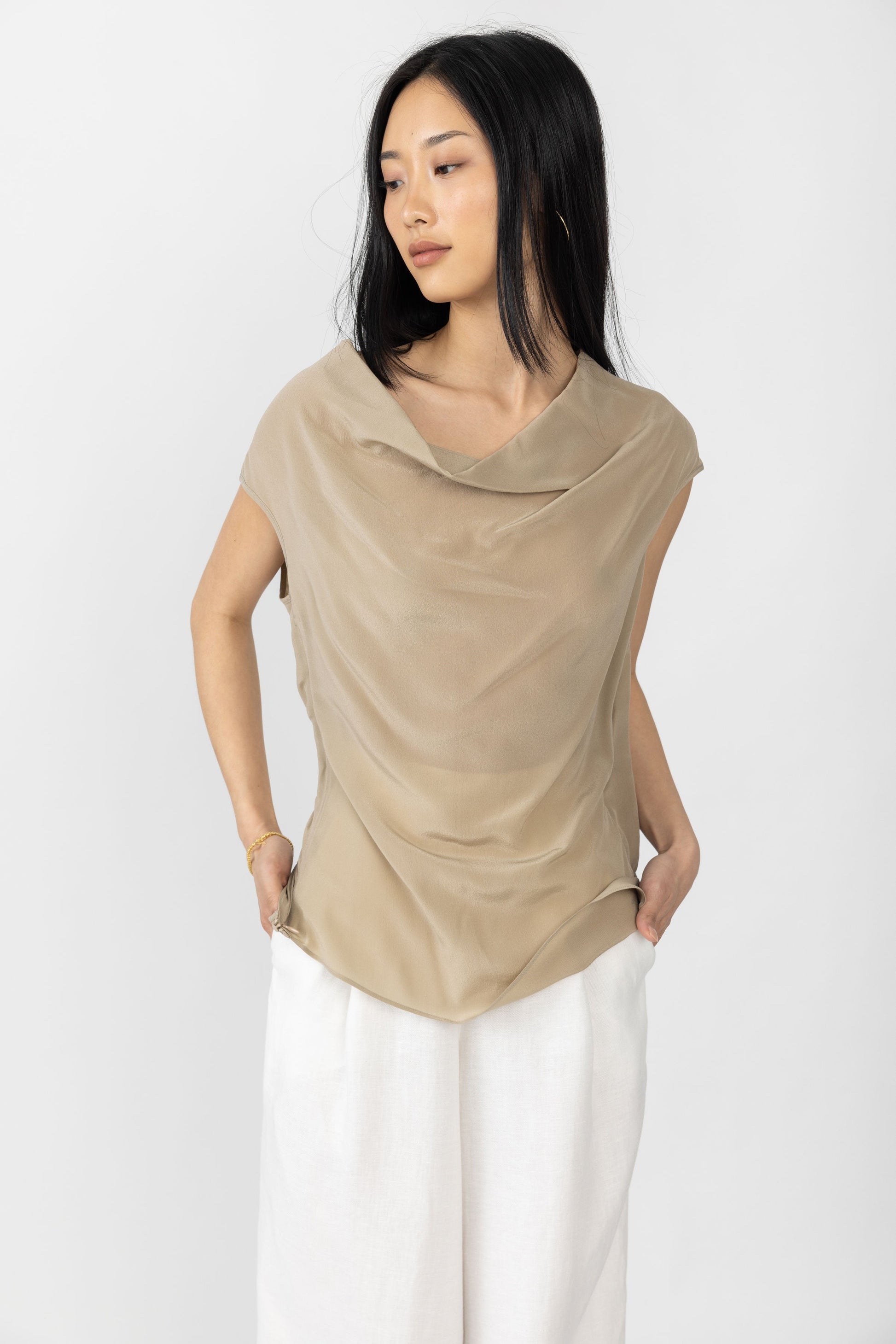 GENTRYPORTOFINO Draped Silk Top in Sabbia
