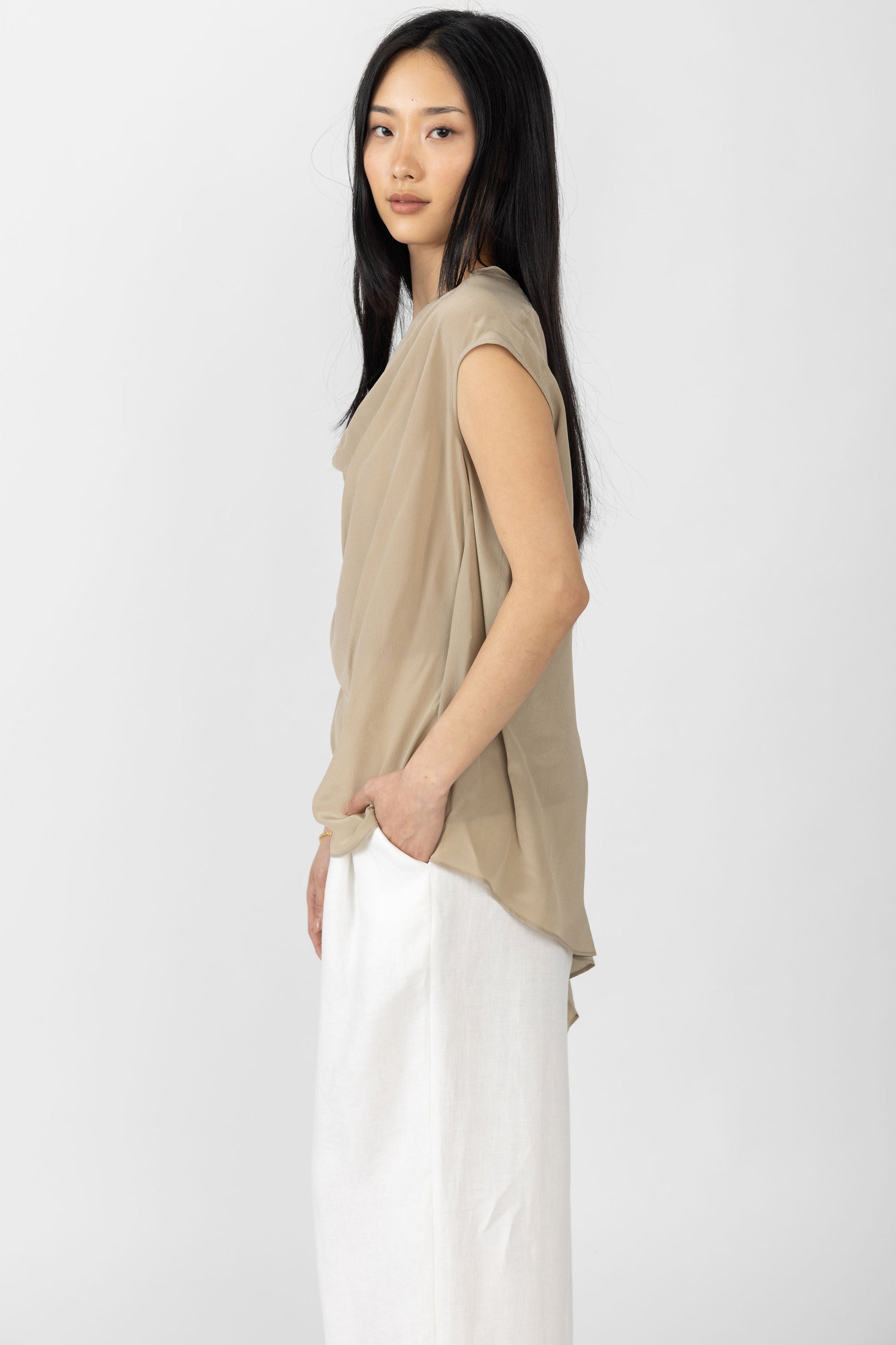 GENTRYPORTOFINO Draped Silk Top in Sabbia