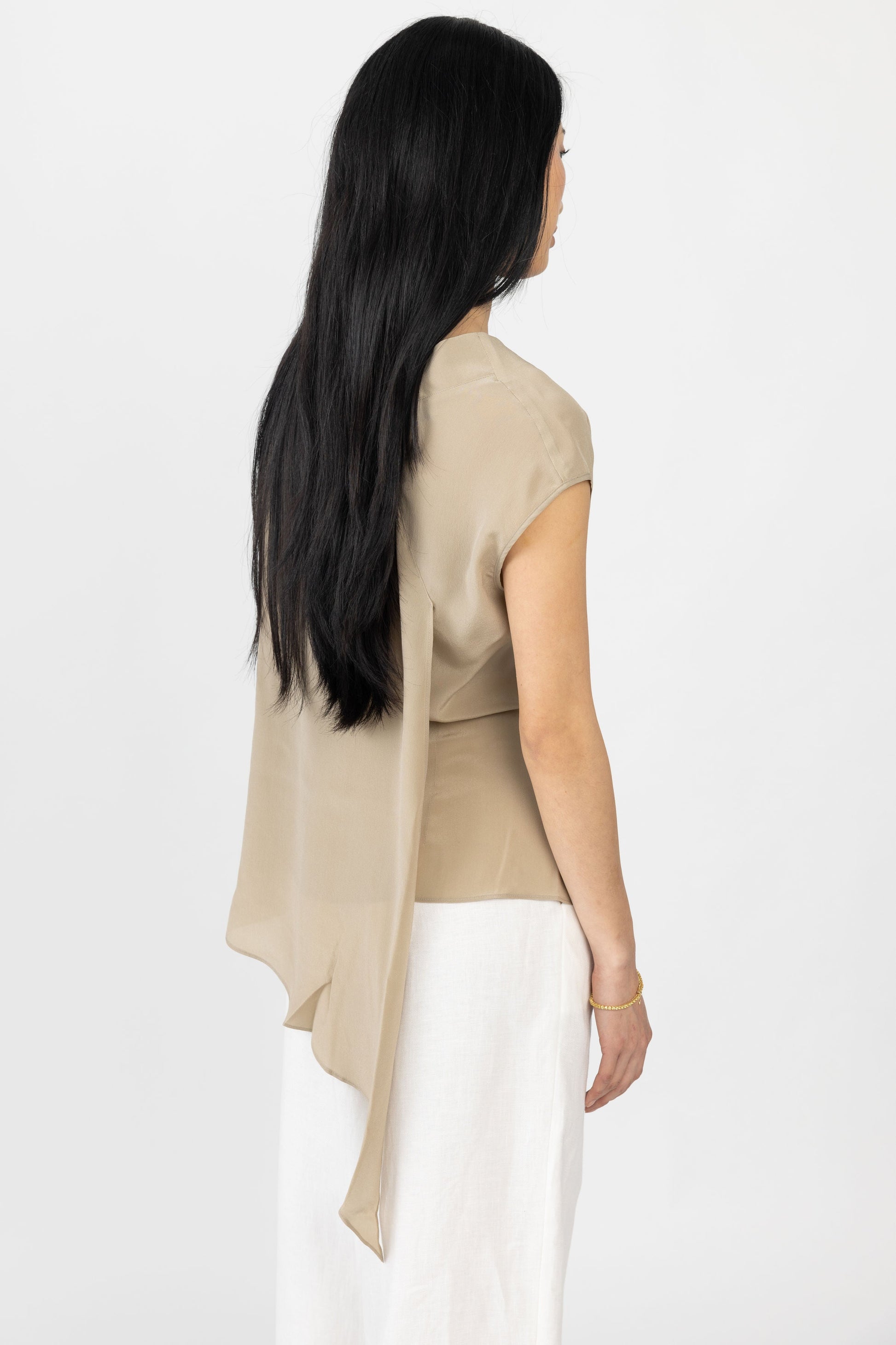 GENTRYPORTOFINO Draped Silk Top in Sabbia