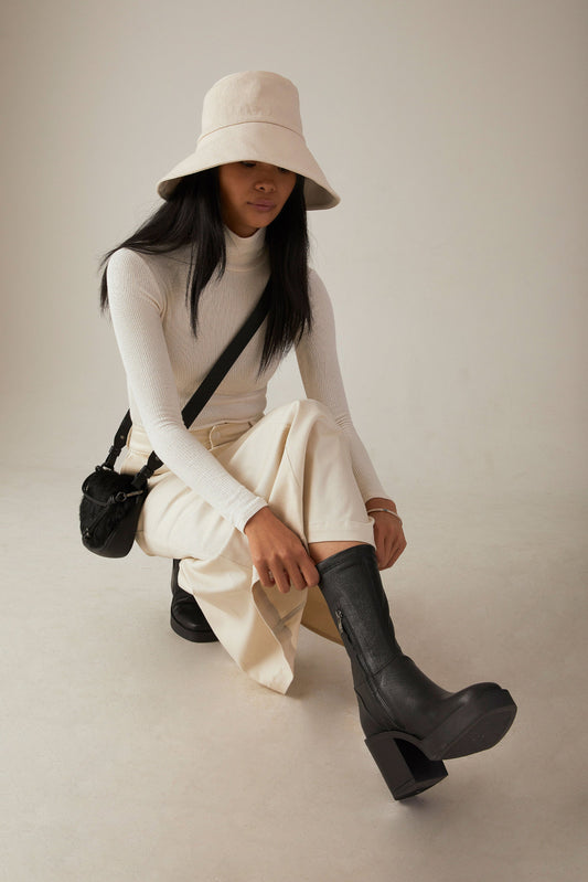 HENRY BEGUELIN Old Iron Stretch Leather Boot in Nero