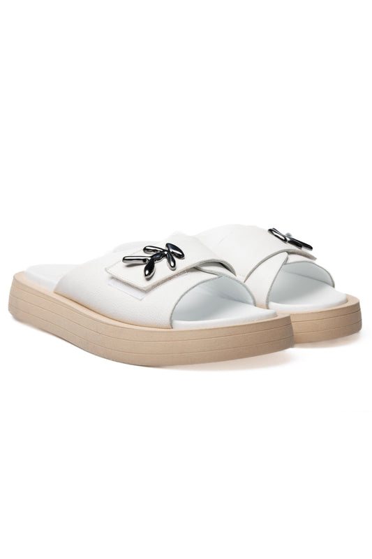 HENRY BEGUELIN Old Iron Leather Slides in Bianco