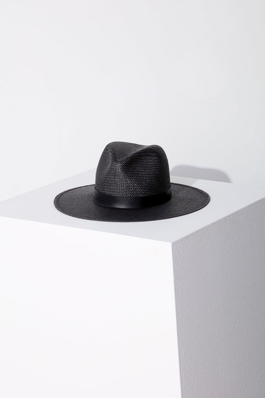 JANESSA LEONÉ Simone Hat in Black