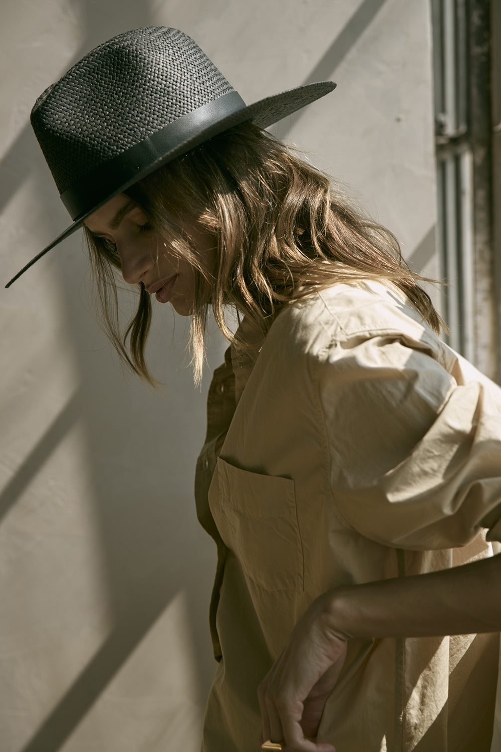 JANESSA LEONÉ Simone Hat in Black