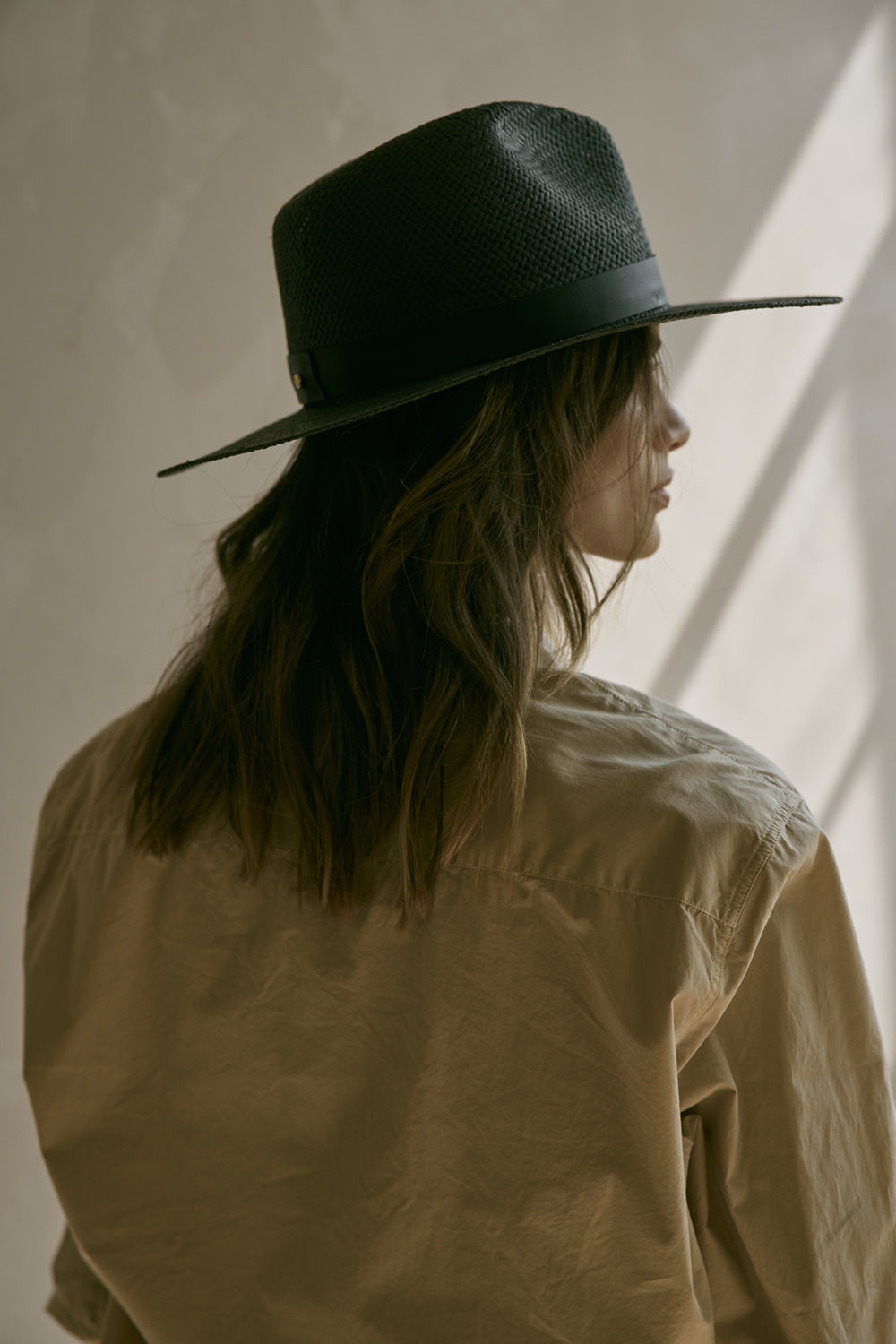 JANESSA LEONÉ Simone Hat in Black