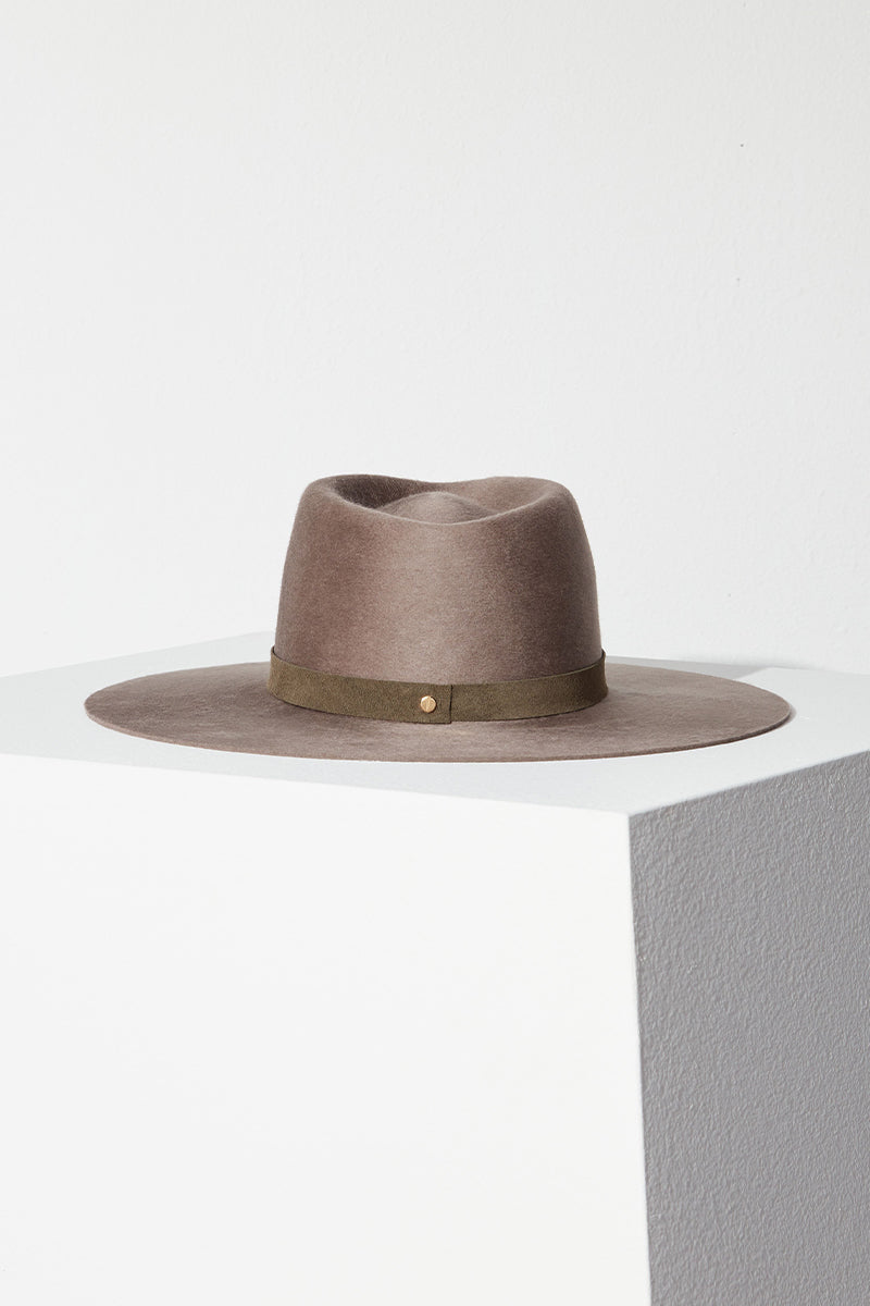 JANESSA LEONÉ Cole Fedora Hat in Taupe Grey