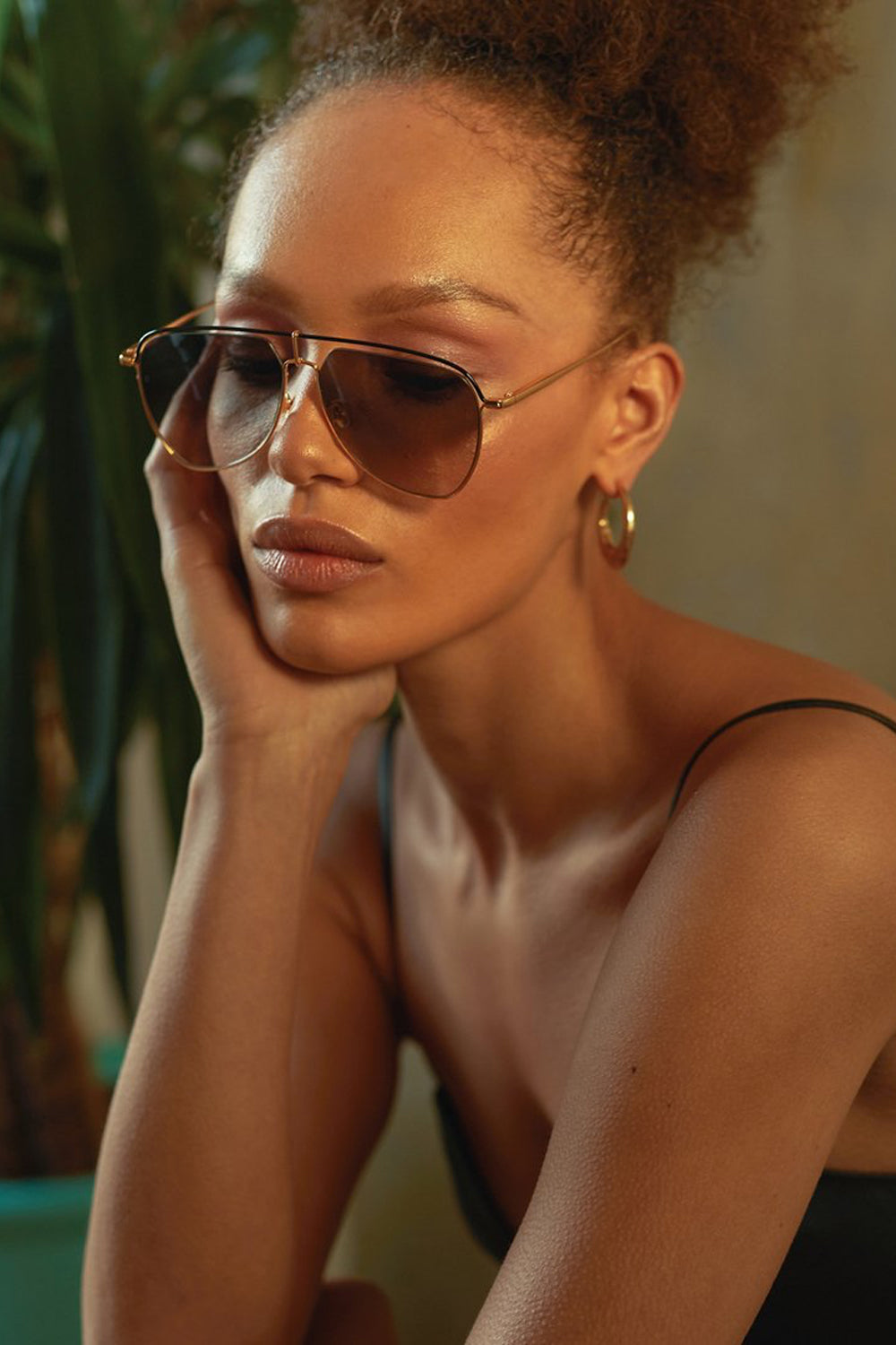 LINDA FARROW Alma Aviator Sunglasses in Yellow Gold