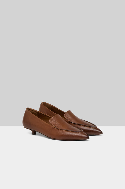 Spino Pebbled Leather Pump in Basalt