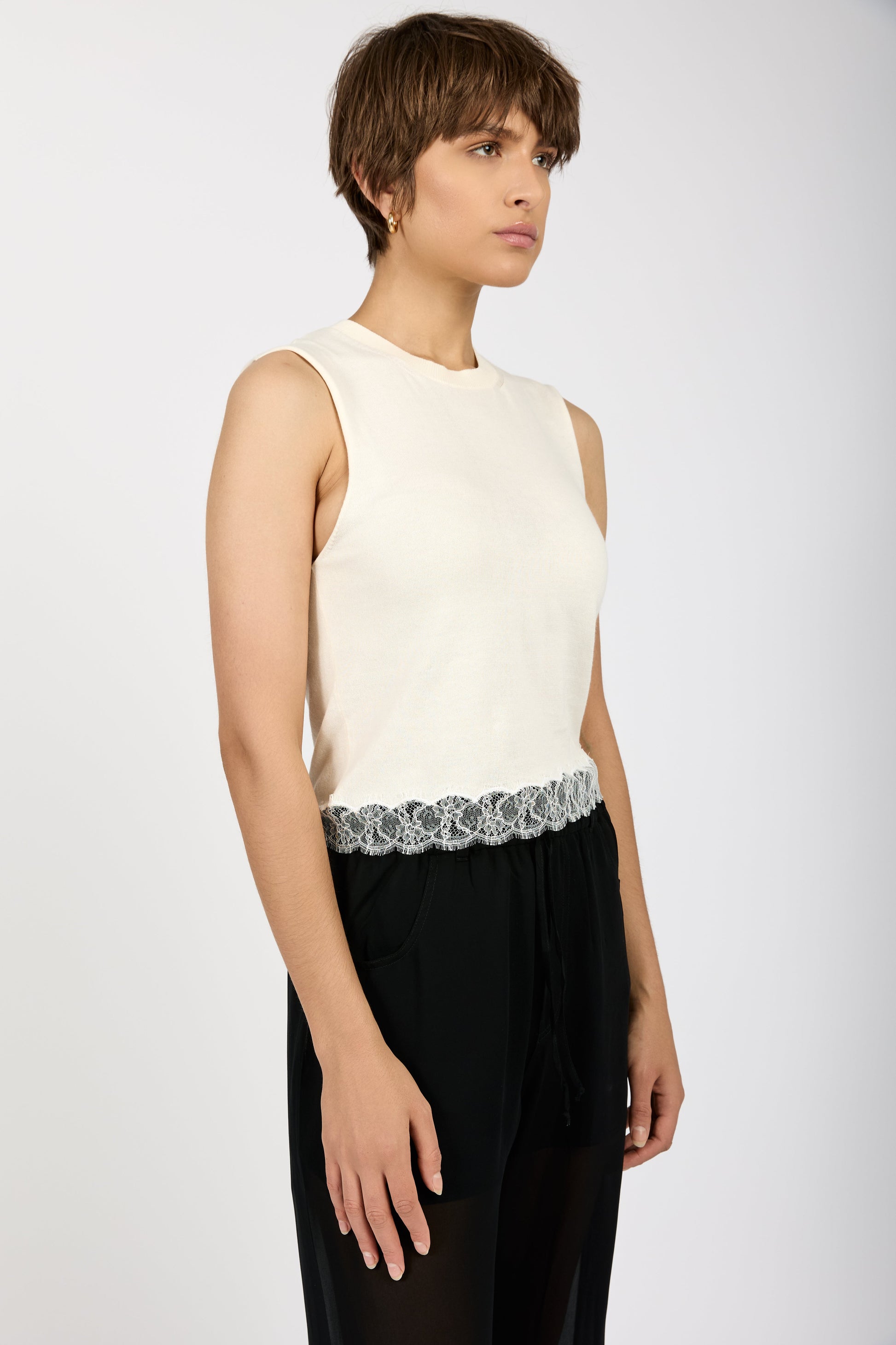 N°21 Sleeveless Knit Top in Yoghourt