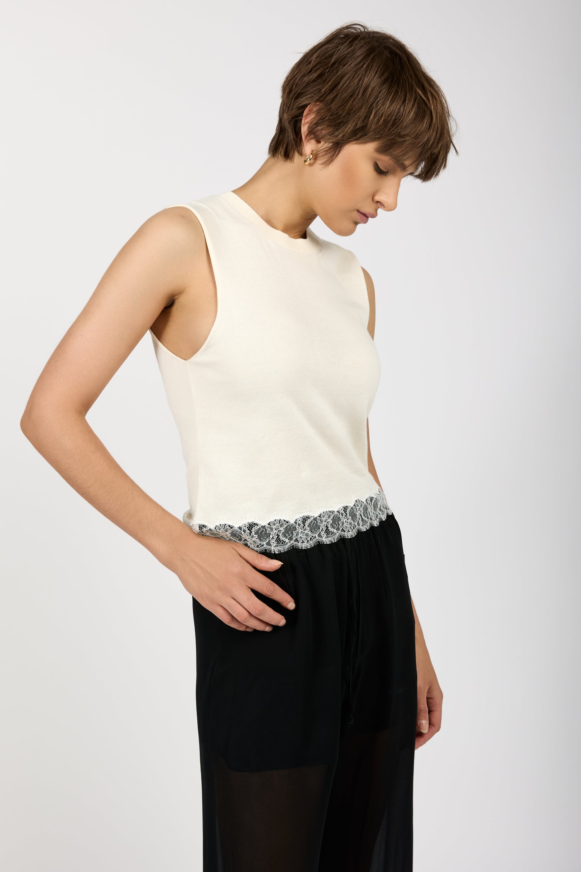 N°21 Sleeveless Knit Top in Yoghourt