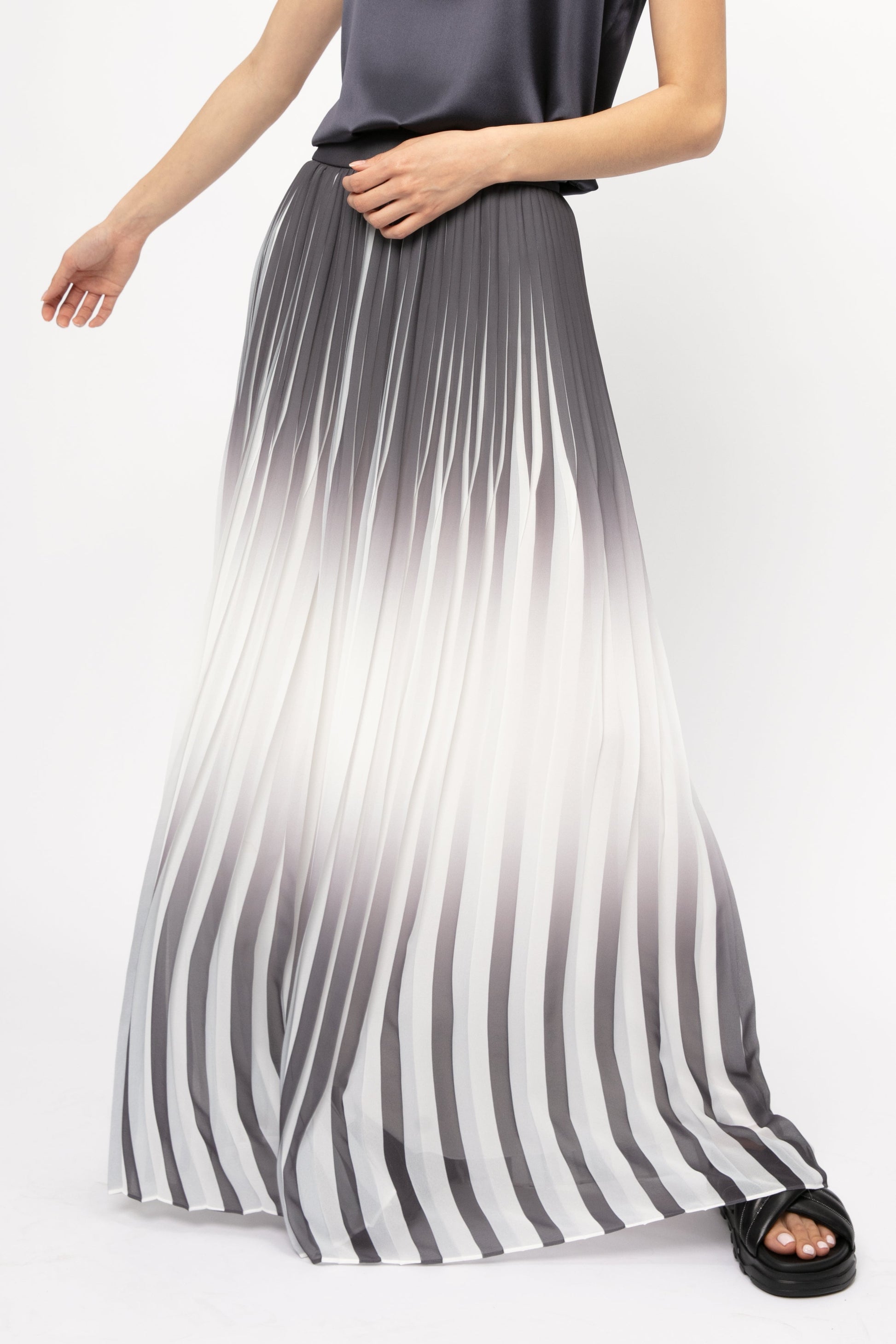 PESERICO Maxi Plissé Skirt in White and Shadow Blue
