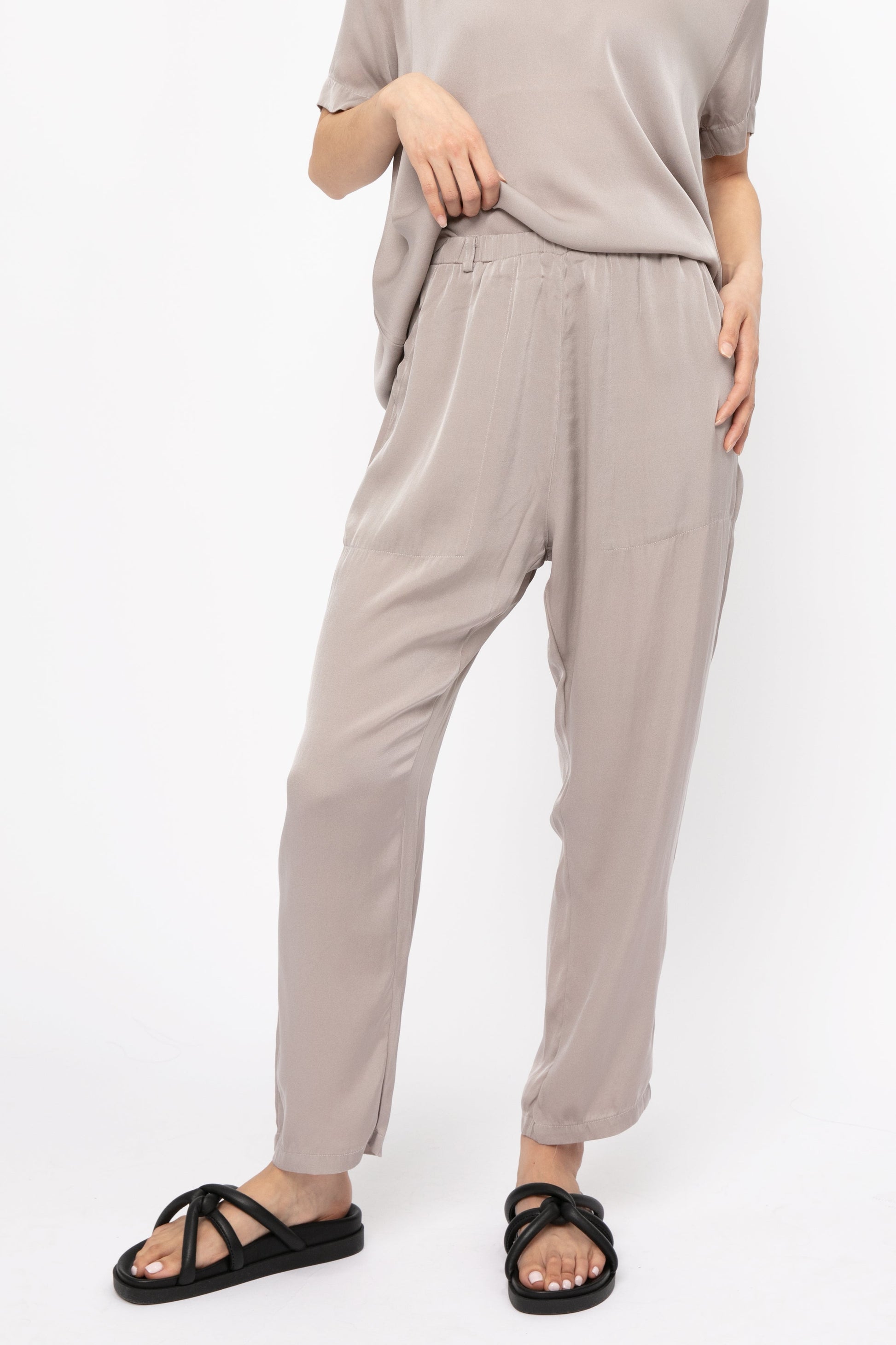 PRIVATE 0204 Silk Crop Pant in Greige