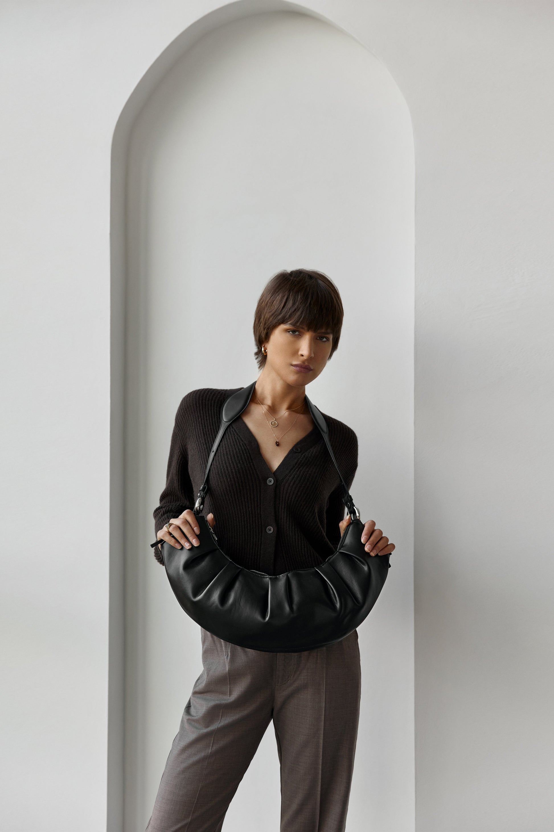 THEMOIRè Crisali Vegan Shoulder Bag in Black