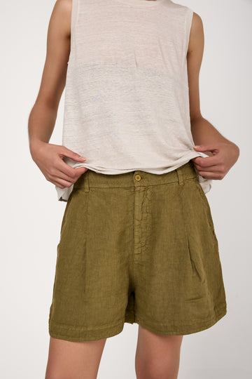 Linen Bermuda Shorts in Leaf