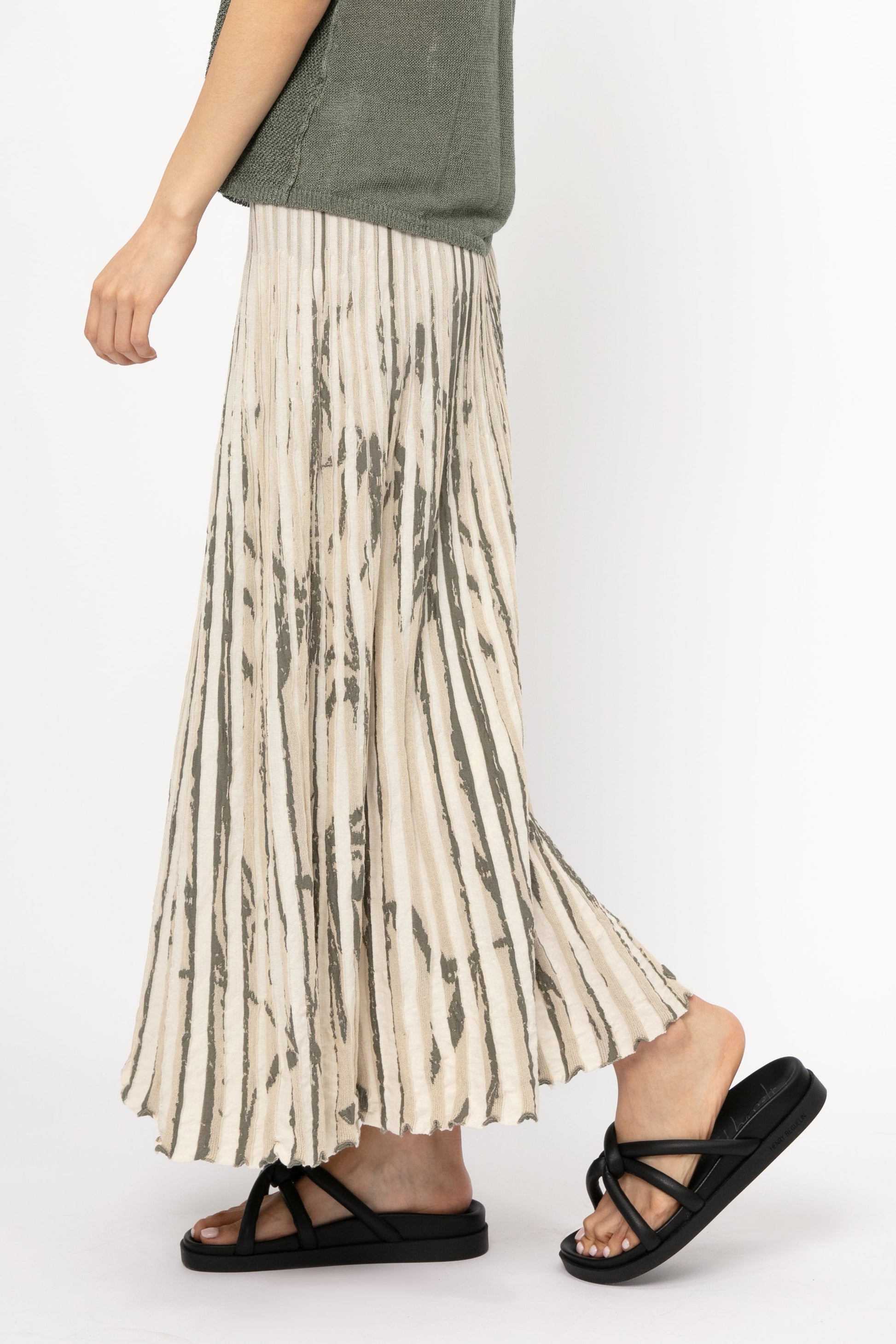TANDEM Plissé Skirt in Kaki Print