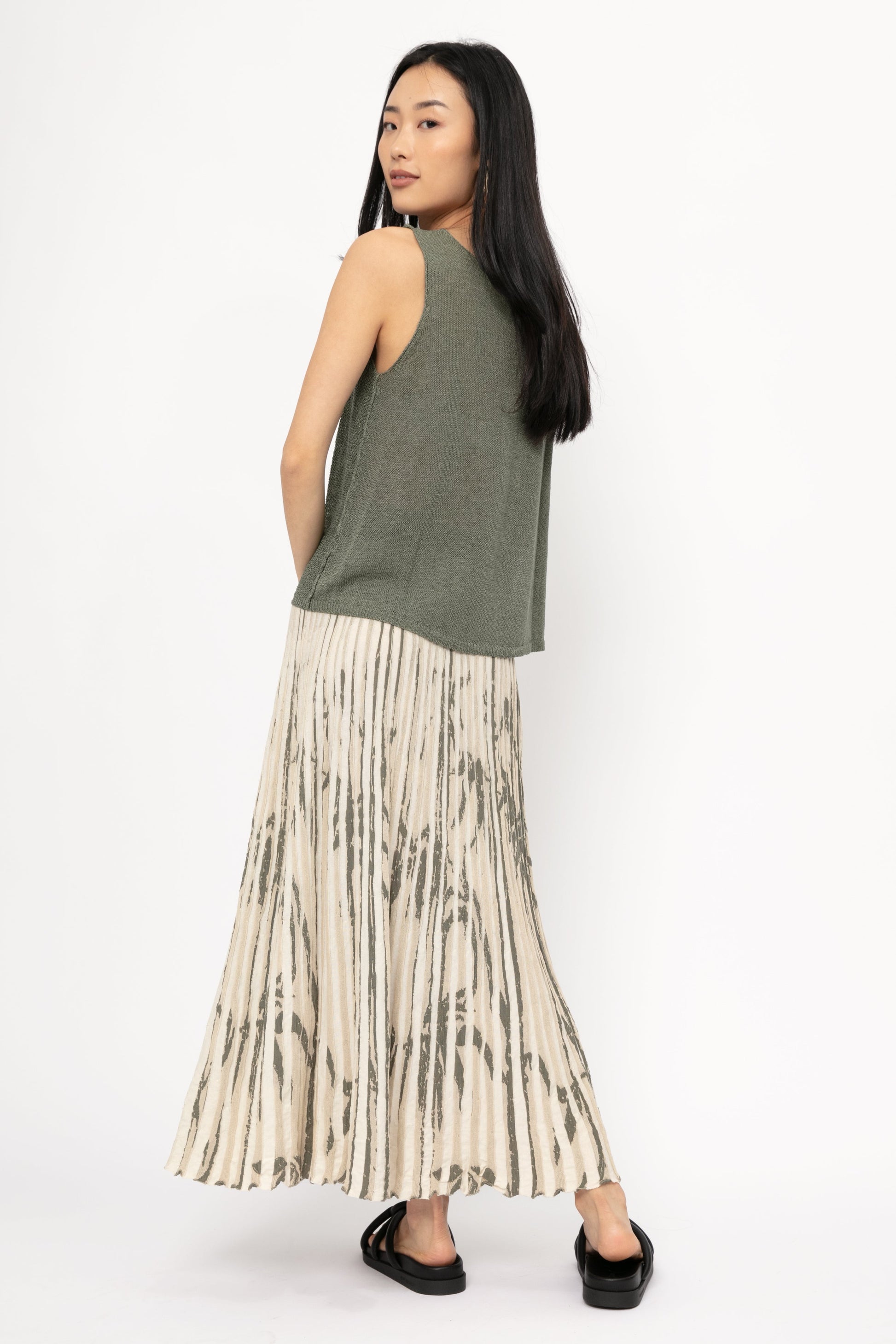 TANDEM Plissé Skirt in Kaki Print