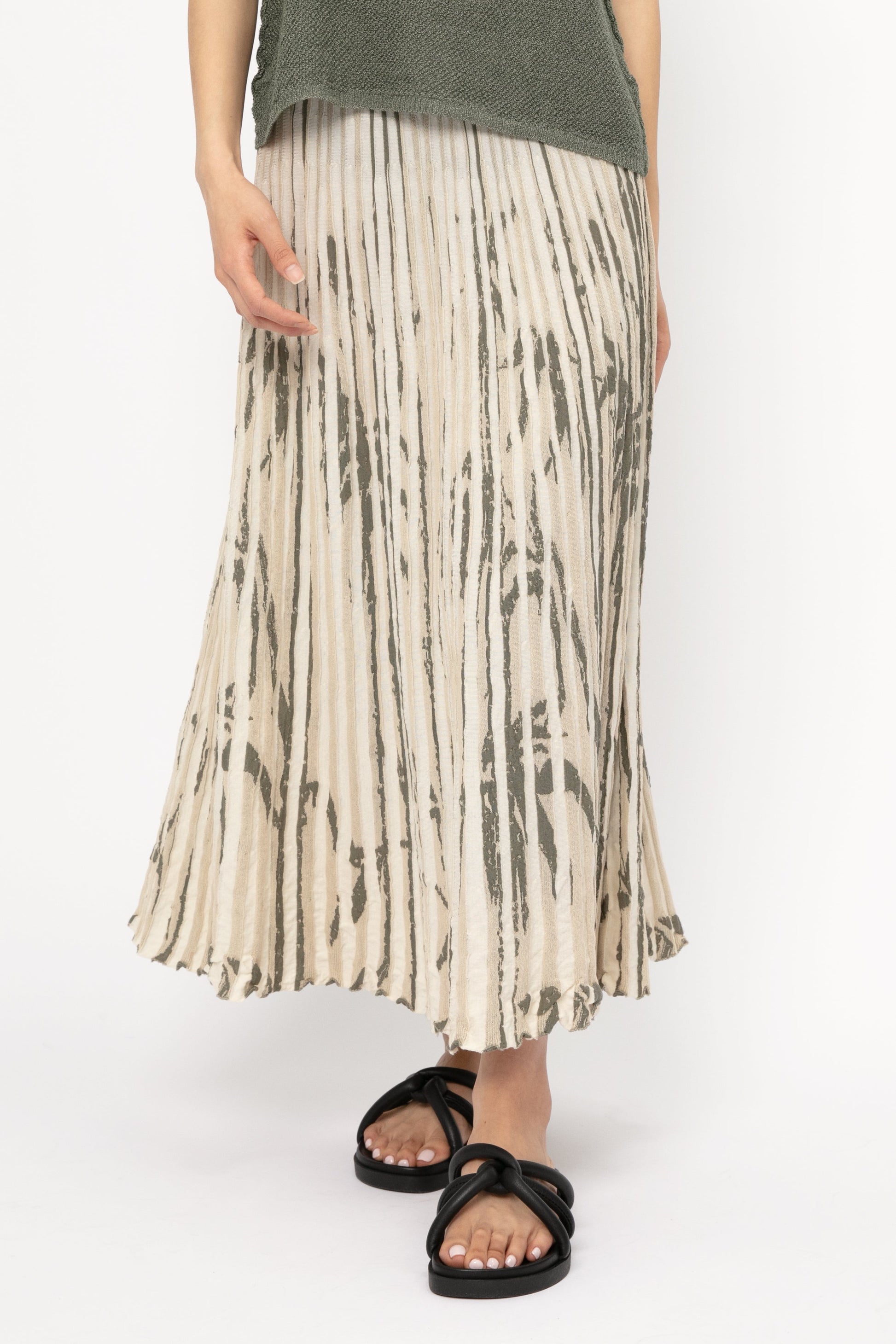TANDEM Plissé Skirt in Kaki Print