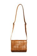 THEMOIRè Feronia Flat Weaved Bag in Toffee