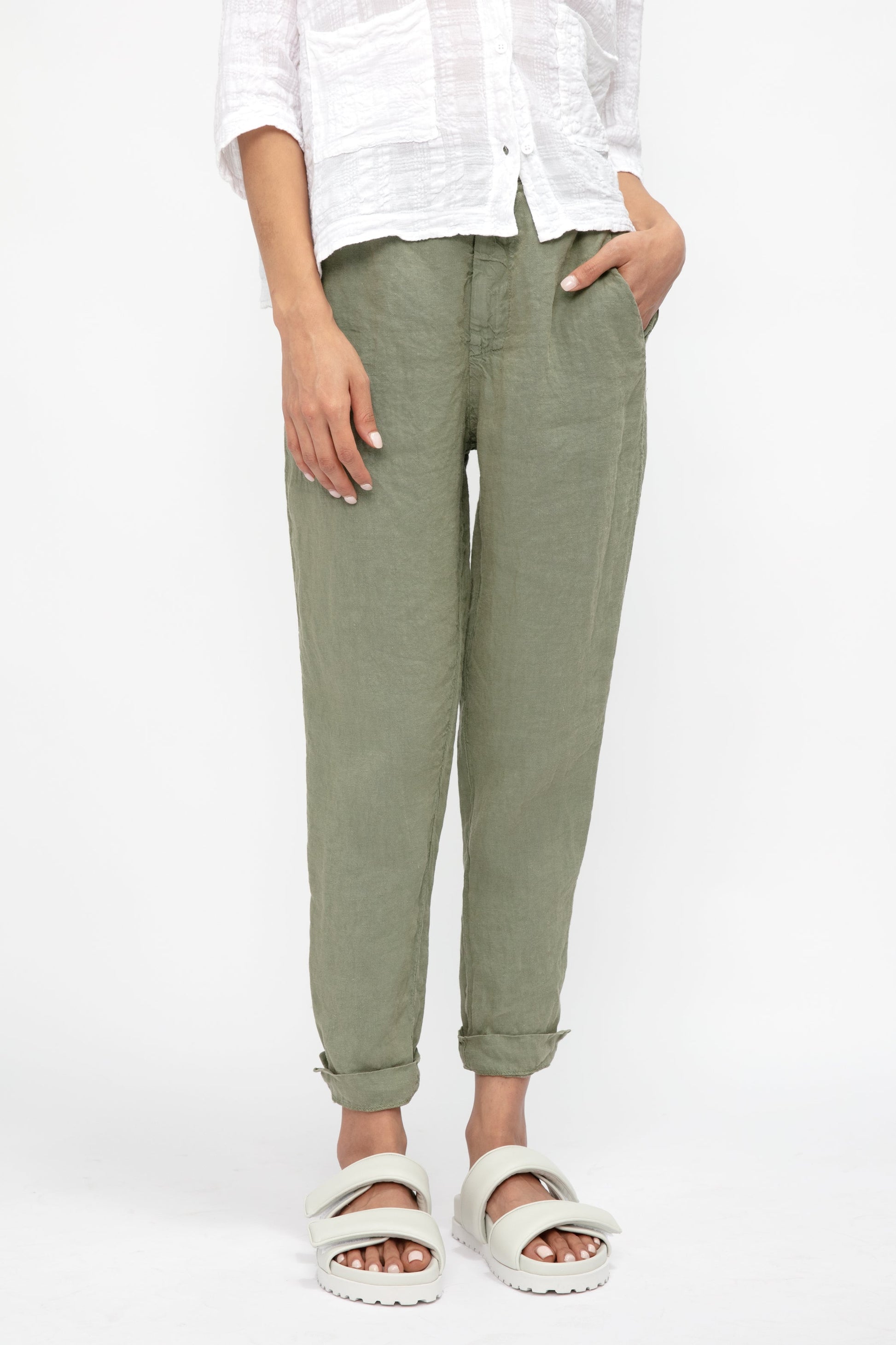 TRANSIT Linen Tapered Trouser Pant in Green