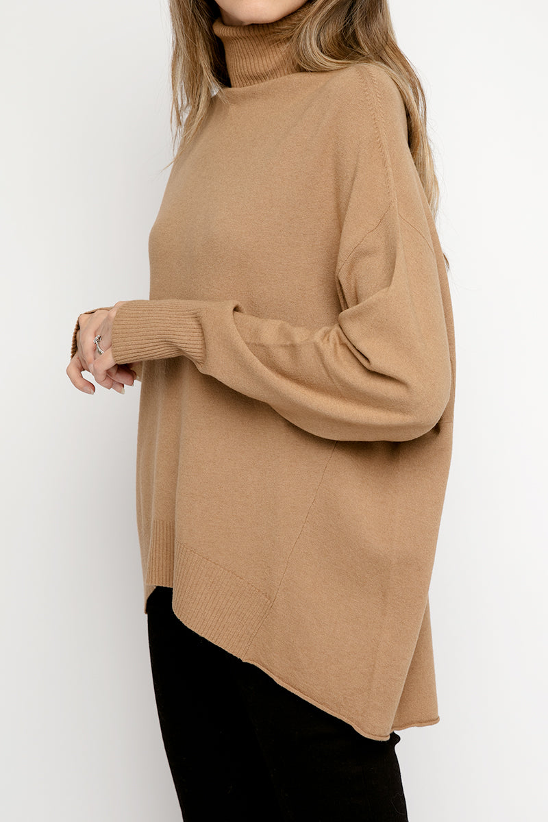 TRANSIT Turtleneck Sweater in Camel
