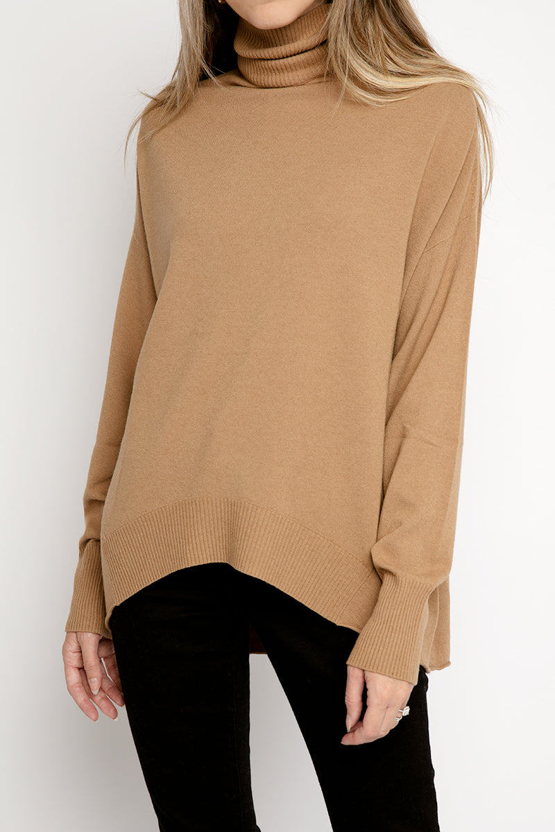 TRANSIT Turtleneck Sweater in Camel