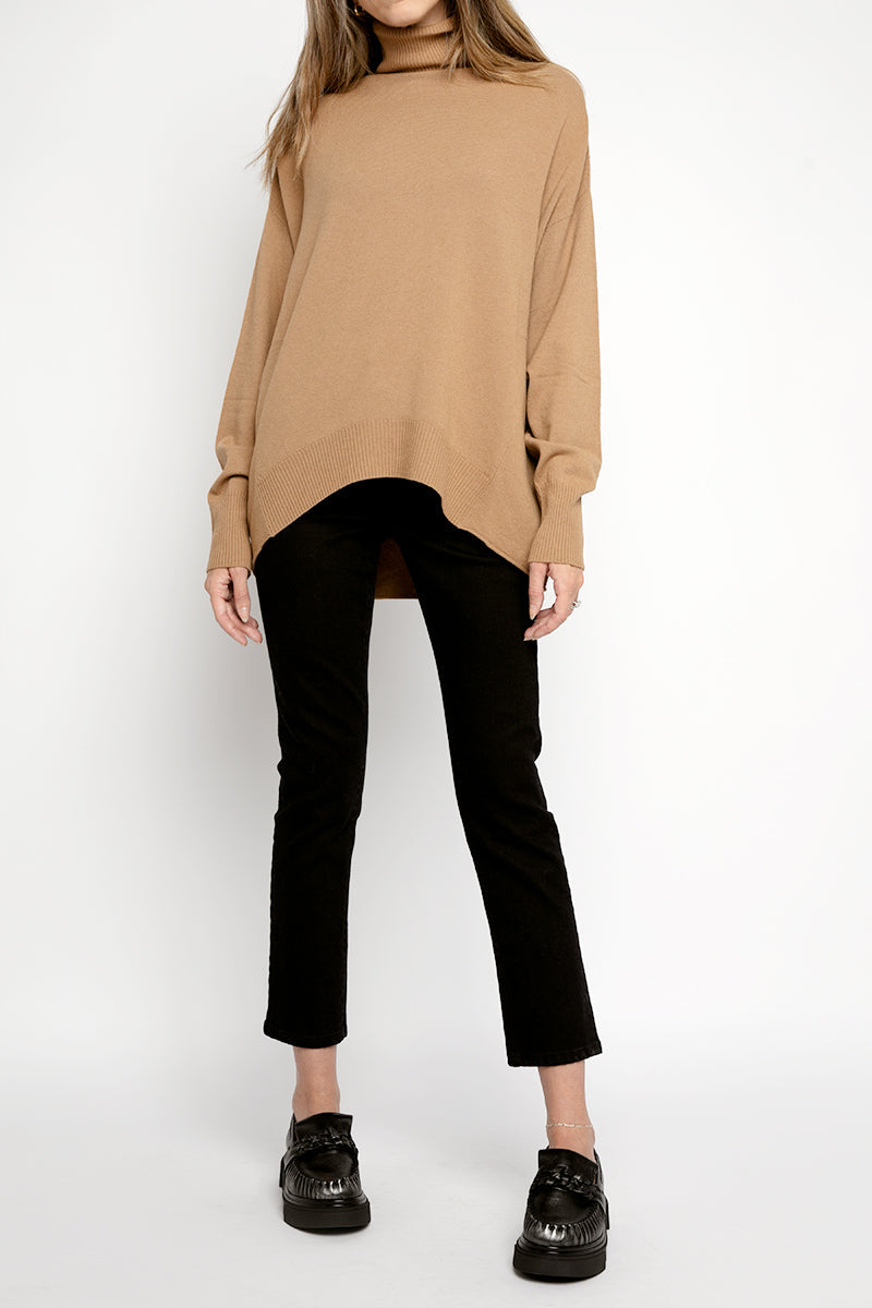 TRANSIT Turtleneck Sweater in Camel