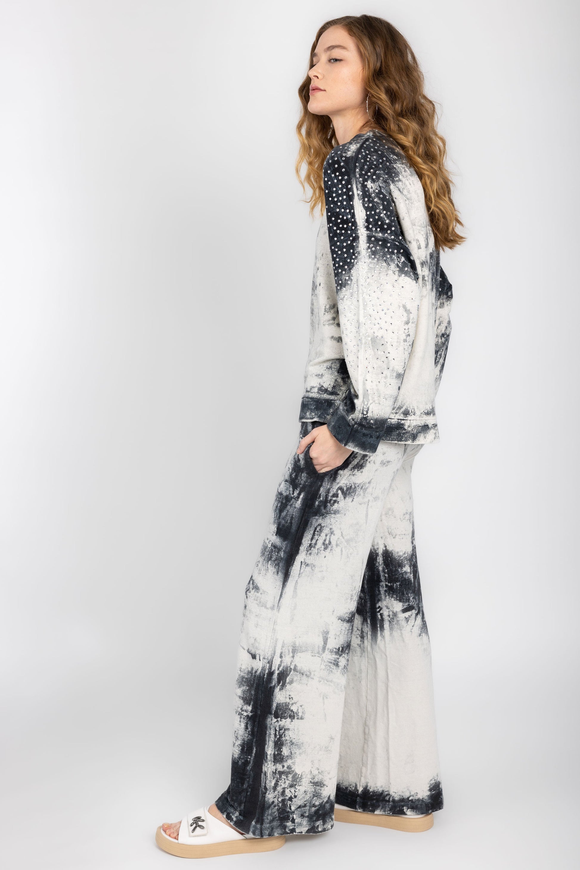 AVANT TOI Marmo Effect Sweatshirt with Strass in Nero
