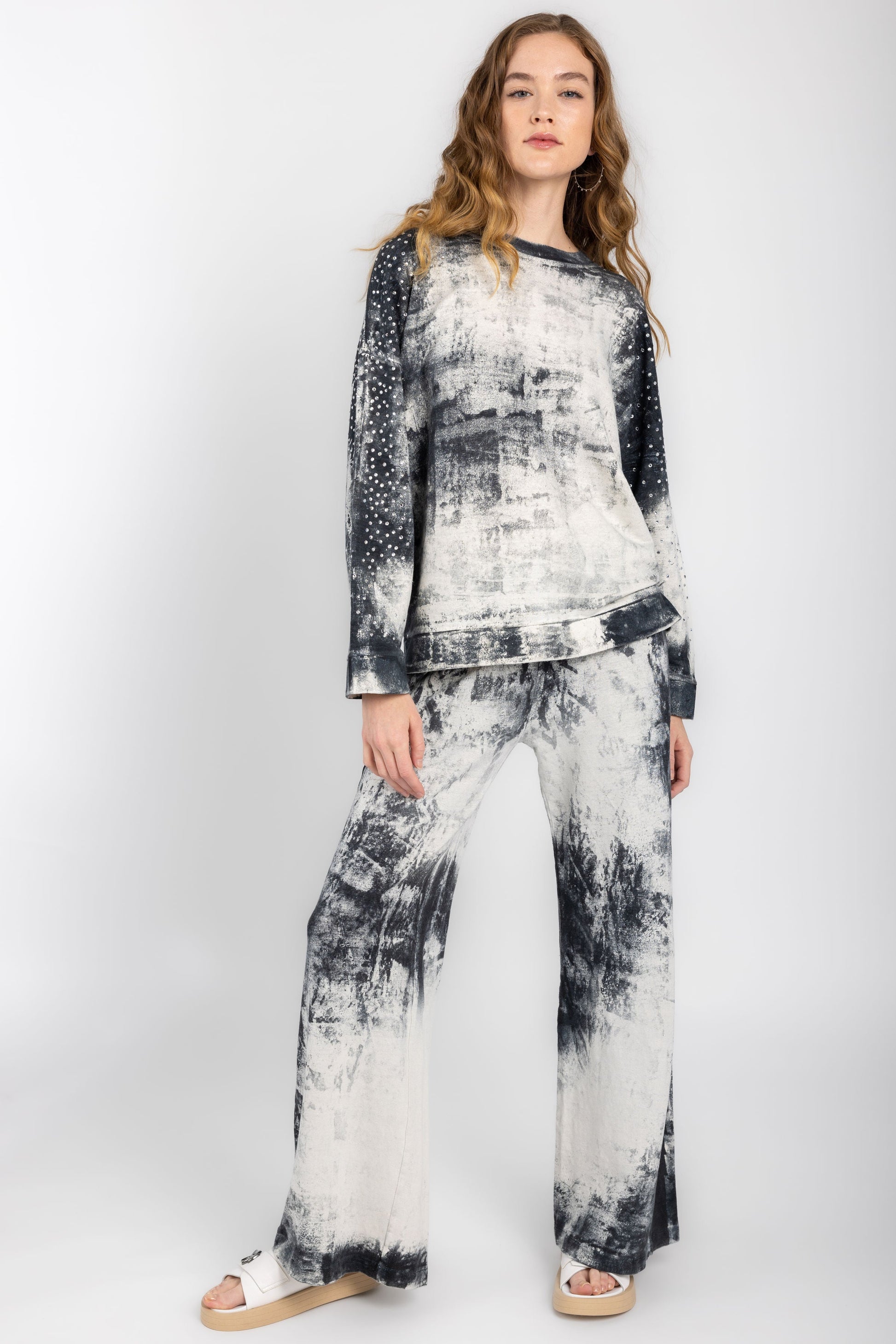 AVANT TOI Marmo Effect Sweatshirt with Strass in Nero