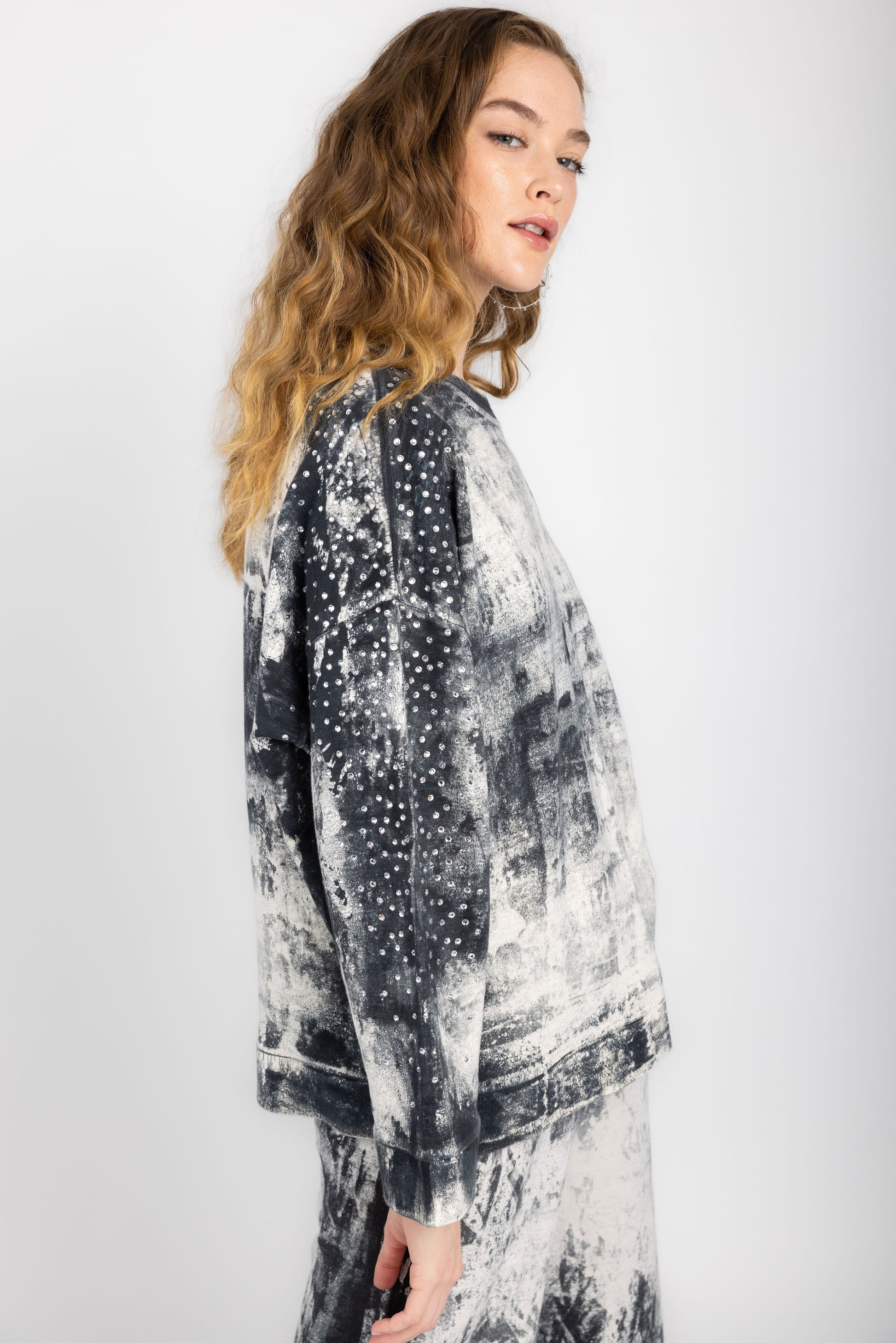 AVANT TOI Marmo Effect Sweatshirt with Strass in Nero
