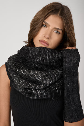 Silver Dust Effect Corn Cob Stitch Neck-Warmer in Nero