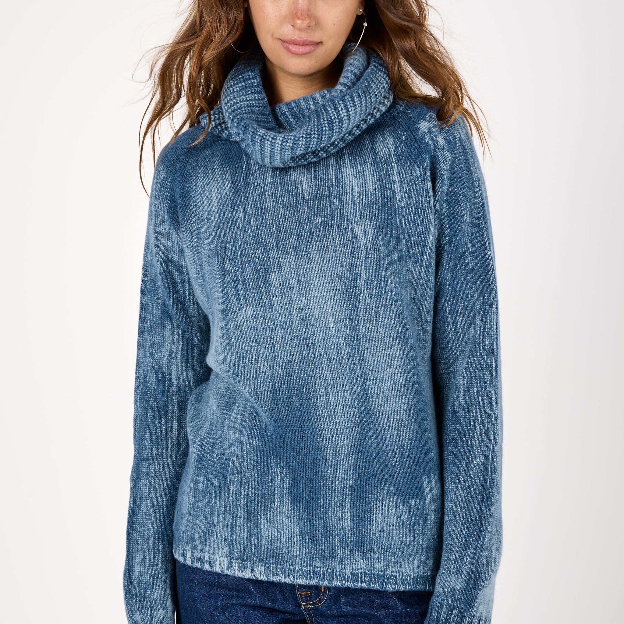 Tonal Effect High Neck Off Gauge Cashmere Pullover in Fiume
