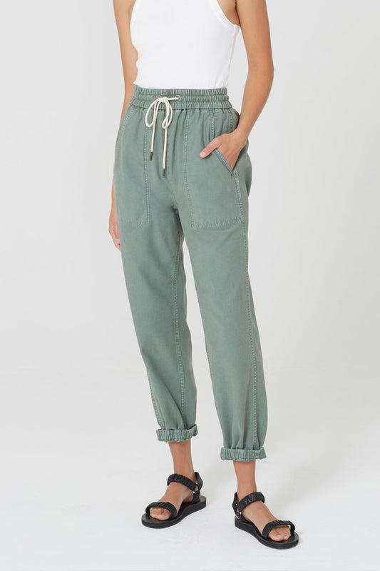 CITIZEN OF HUMANITY Ameline Utility Jogger in Iza