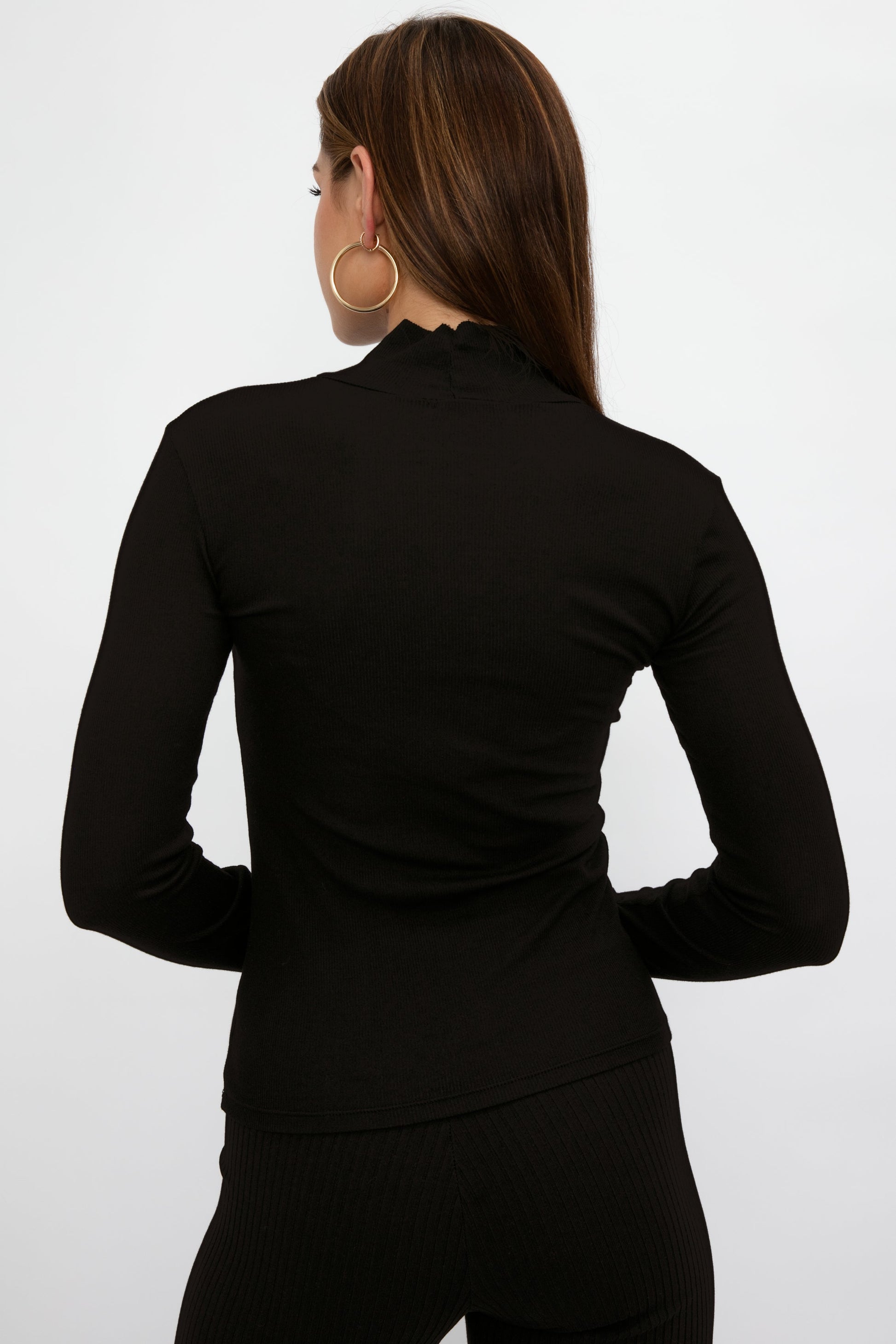 COTTON CITIZEN Verona Turtleneck in Jet Black