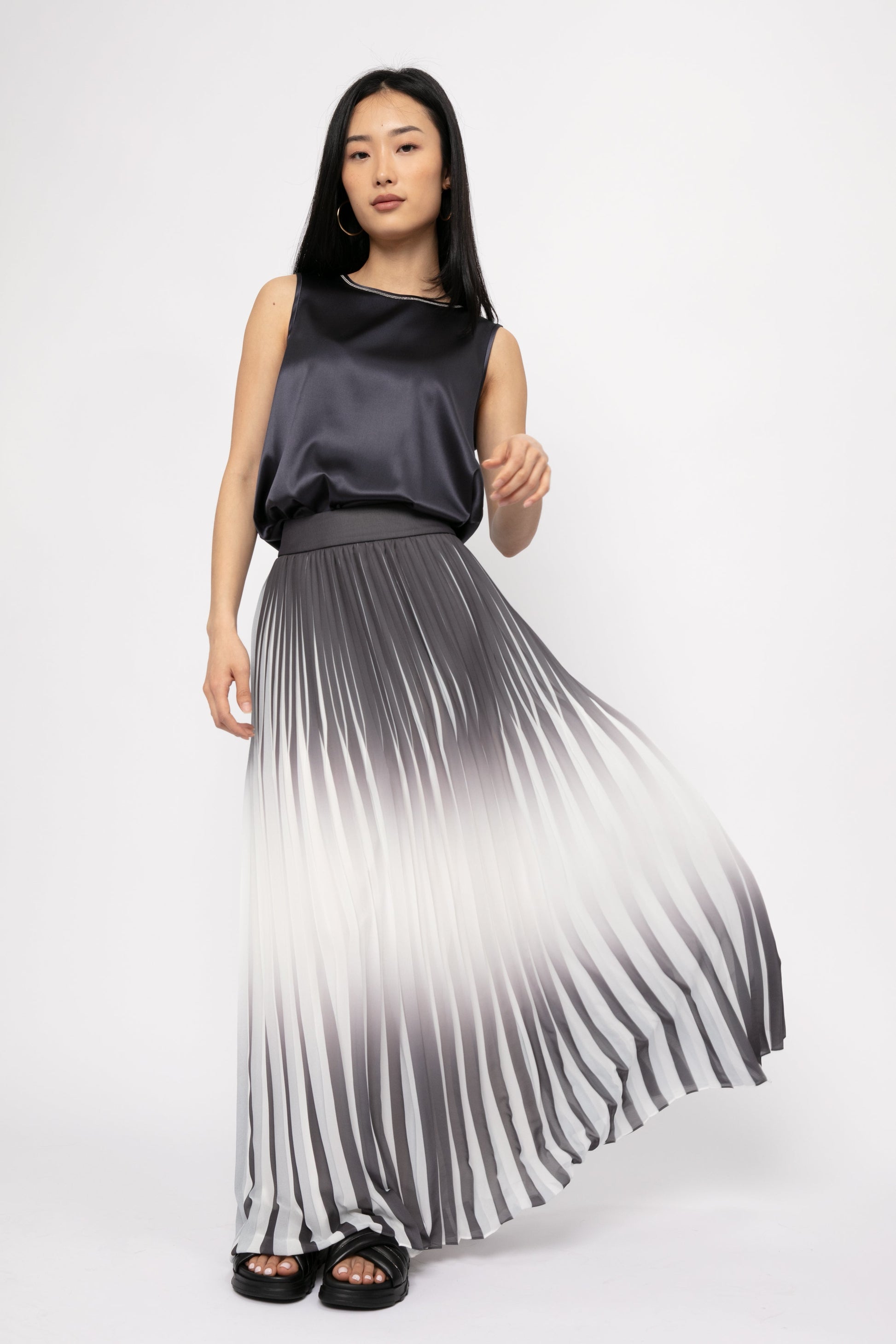 PESERICO Maxi Plissé Skirt in White and Shadow Blue