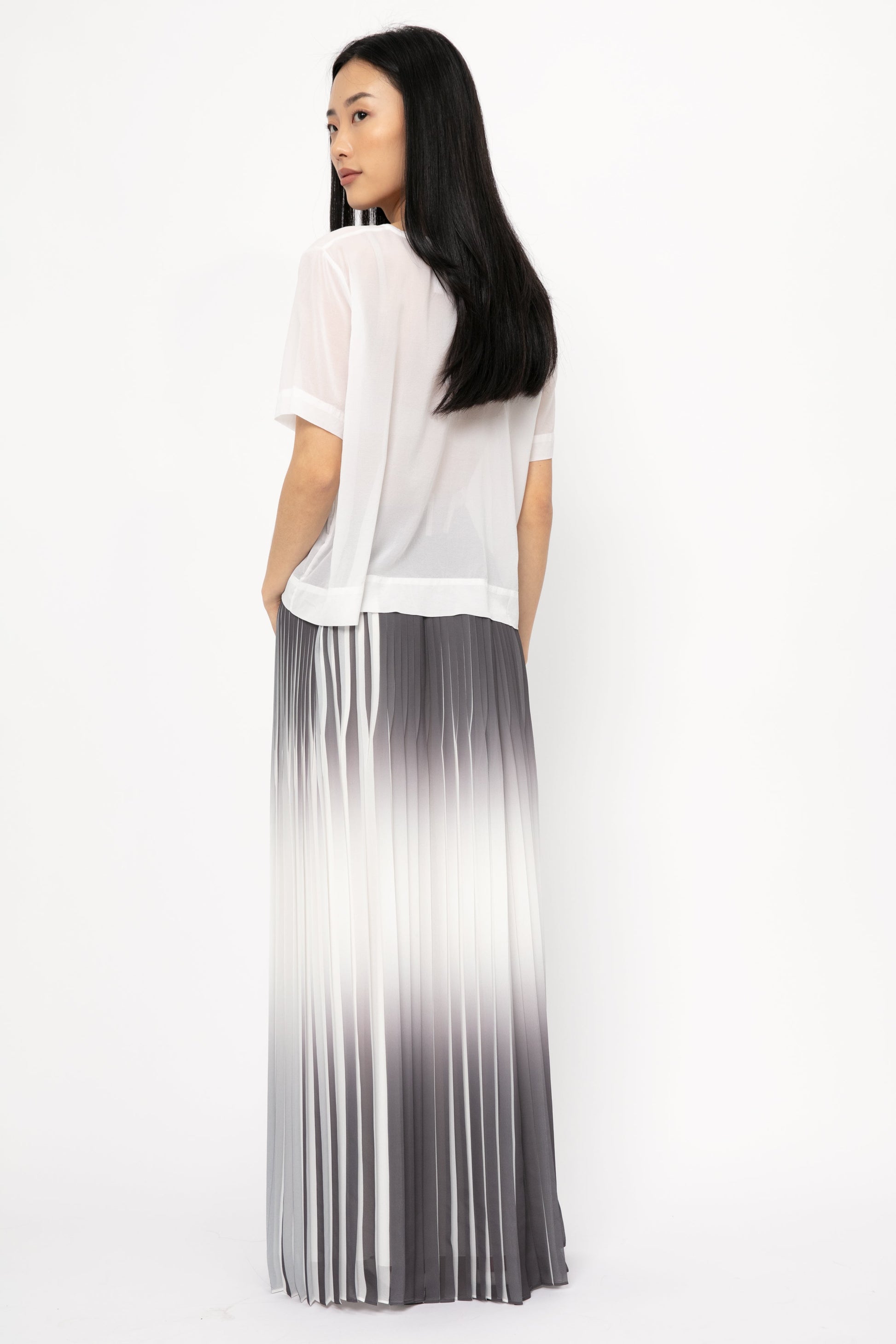 PESERICO Maxi Plissé Skirt in White and Shadow Blue