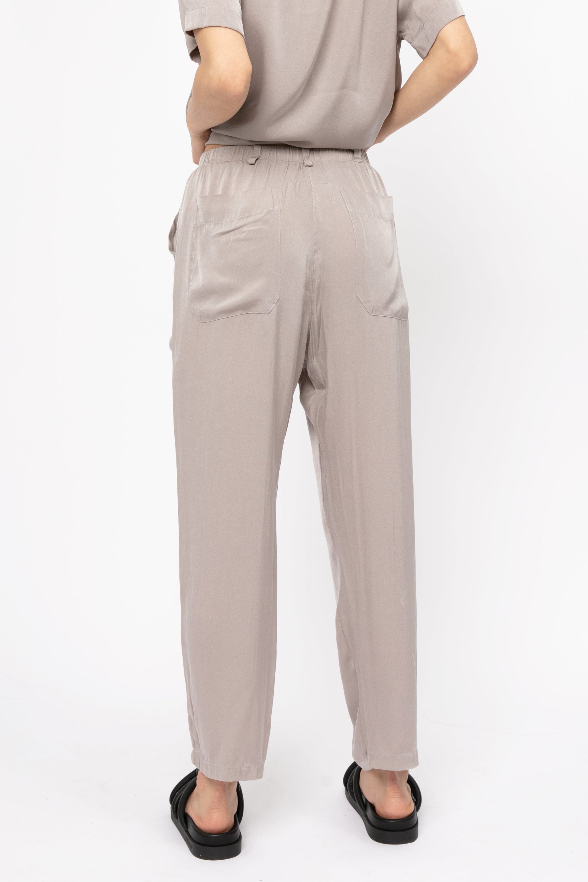 PRIVATE 0204 Silk Crop Pant in Greige
