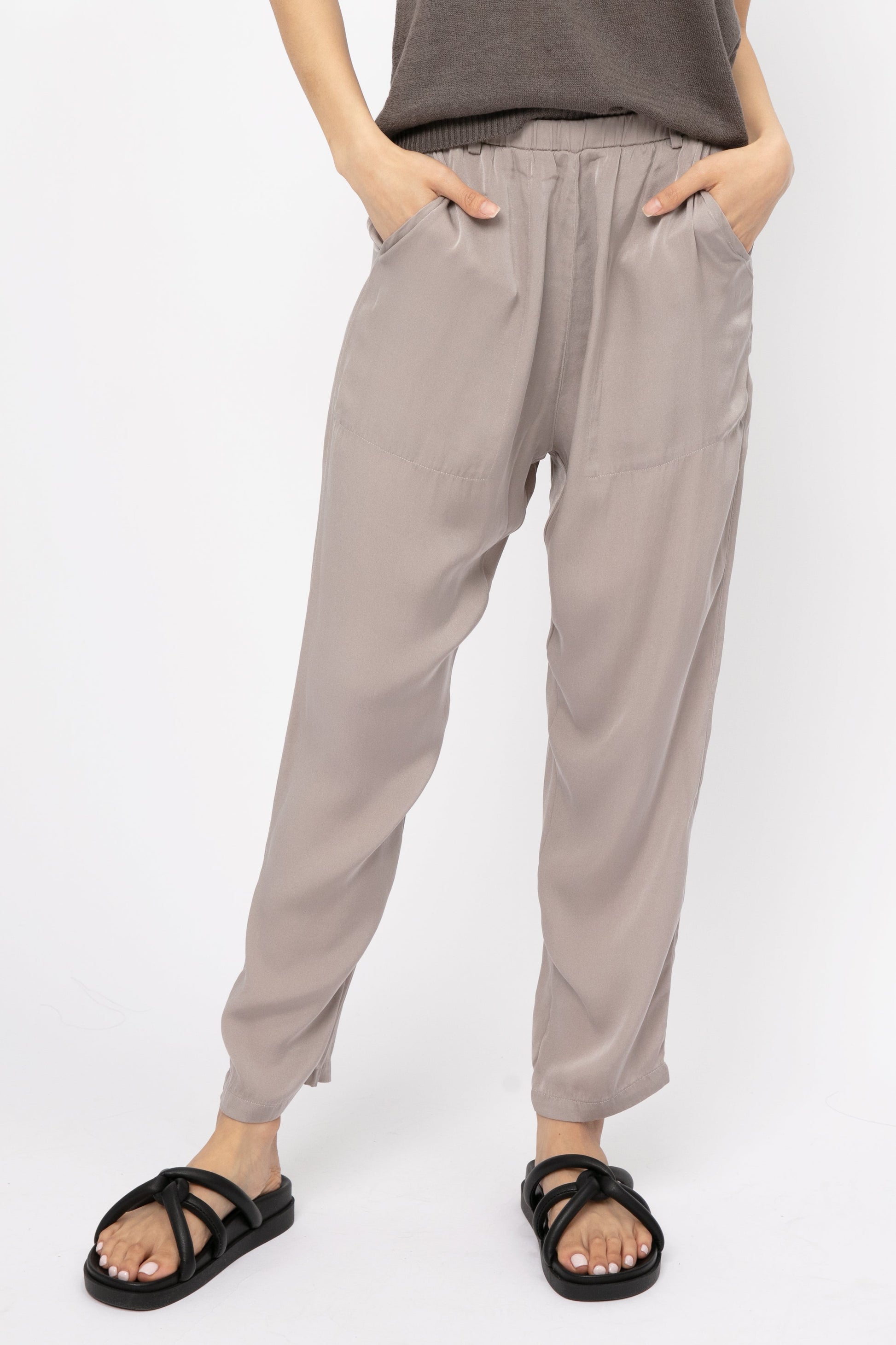 PRIVATE 0204 Silk Crop Pant in Greige