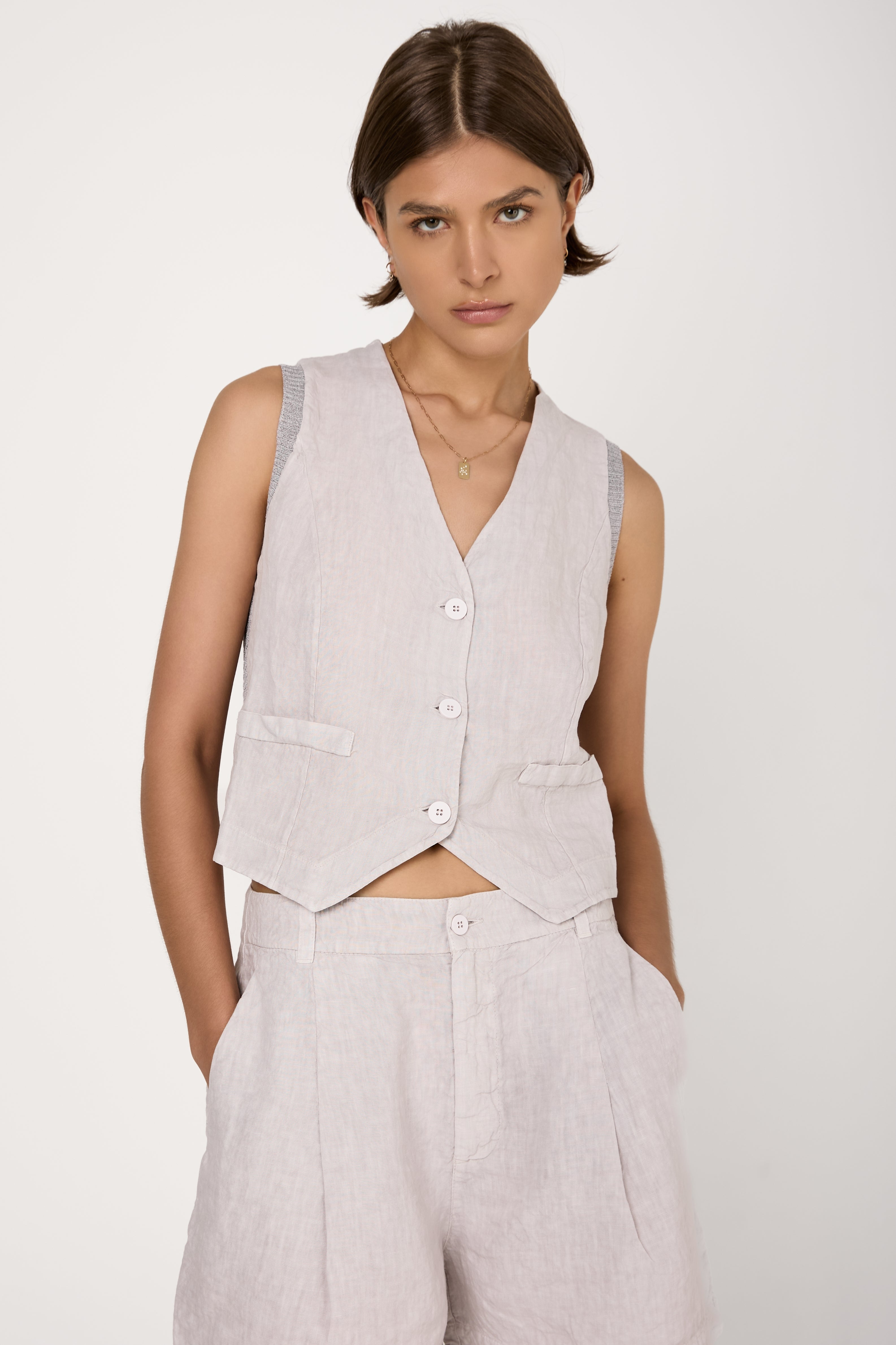 Linen Button-Down Vest in Ice