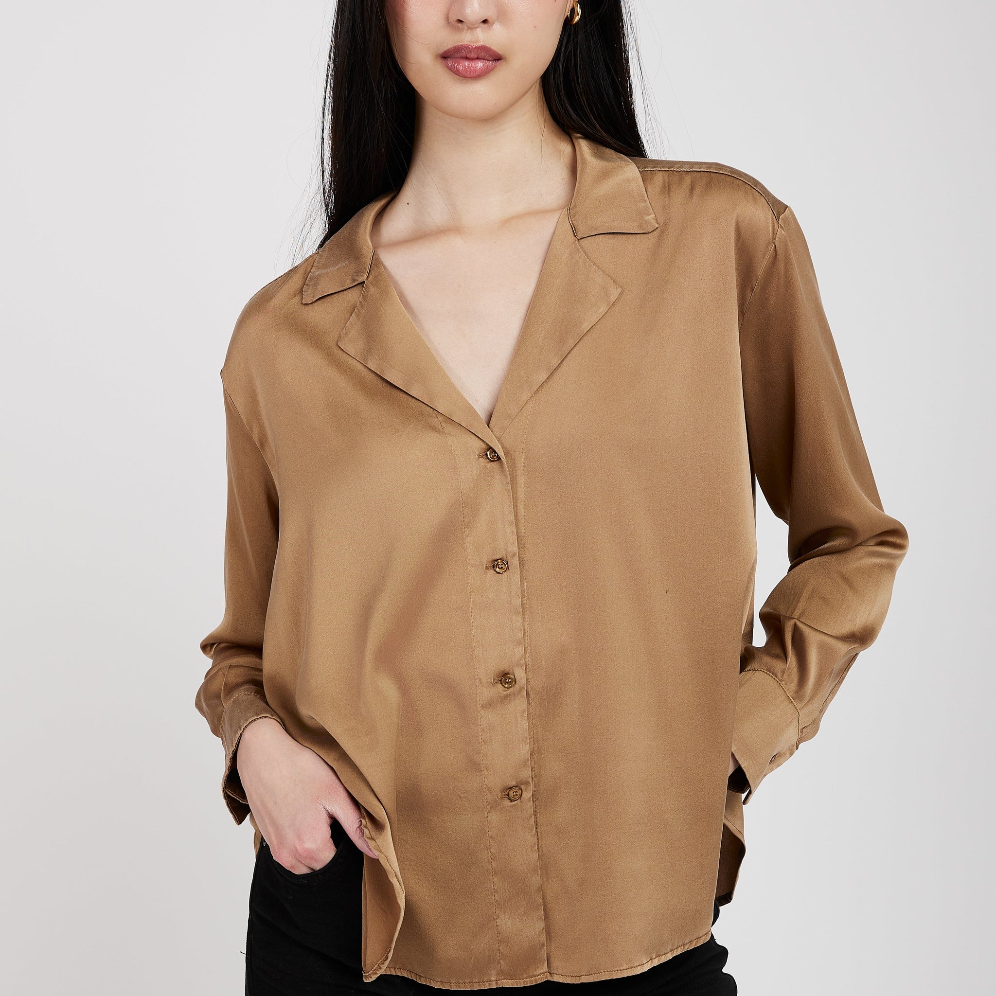 TANDEM Silk V-Neck Shirt in Camel