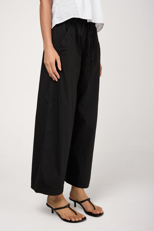 Trousers in Black