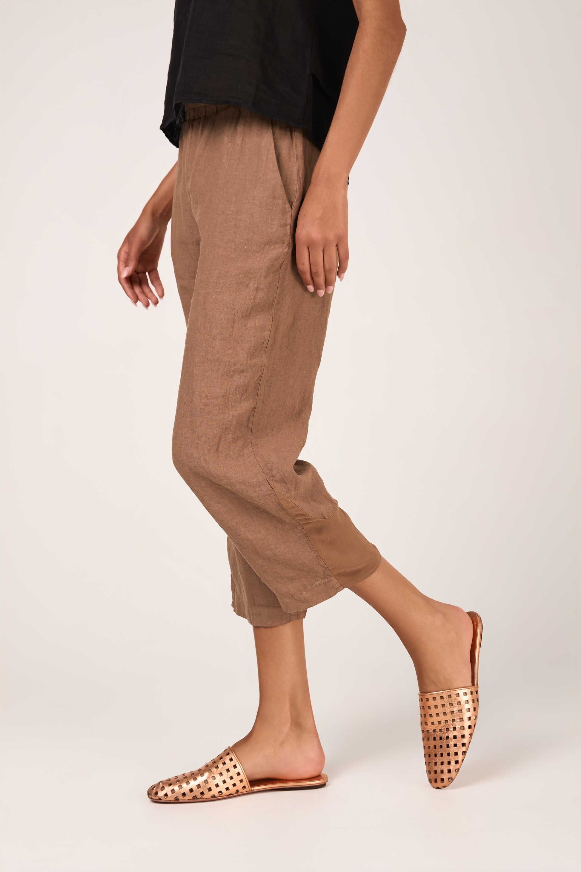TRANSIT Linen Straight Cropped Trouser in Nut