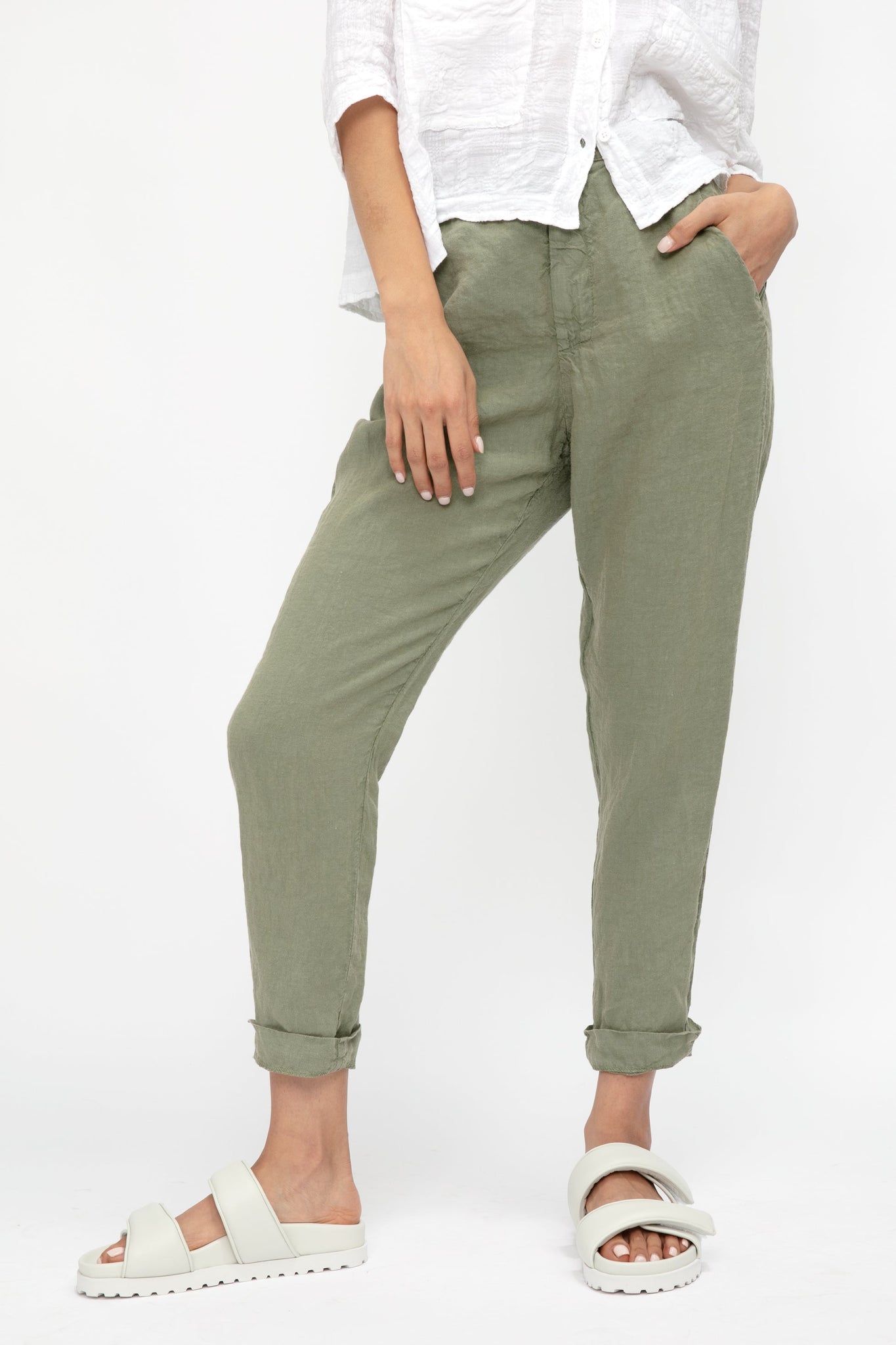TRANSIT Linen Tapered Trouser Pant in Green